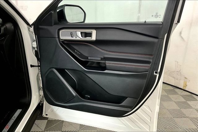 Used 2023 Ford Explorer ST-Line image 24