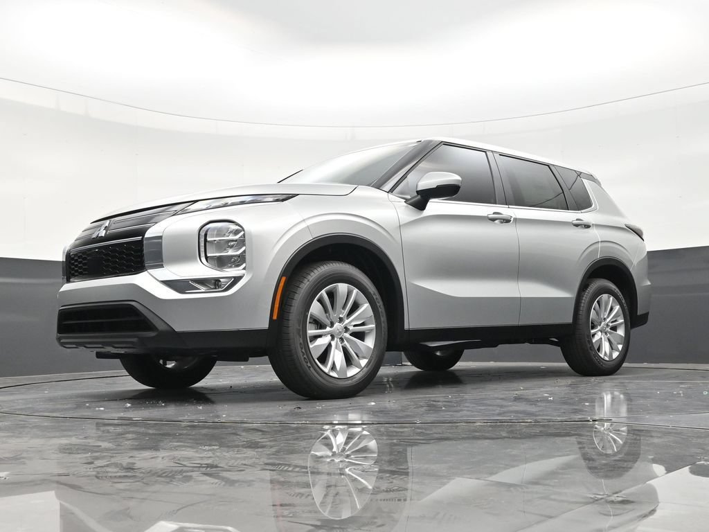 New 2026 Mitsubishi Outlander ES FWD image 19