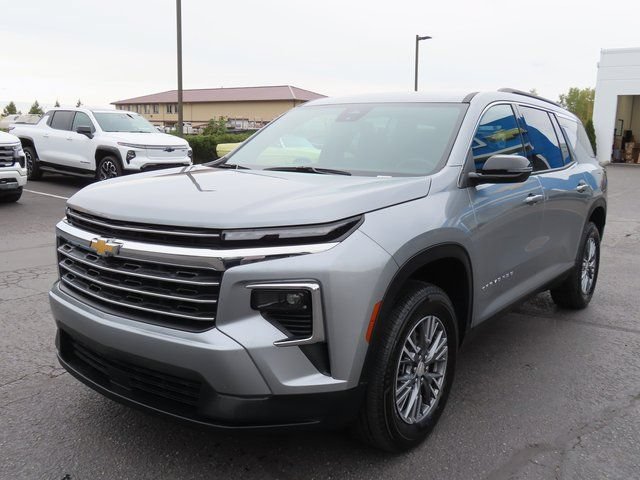 Used 2025 Chevrolet Traverse LT AWD/4WD image 3