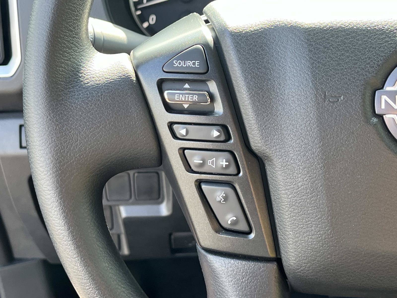 Used 2025 Nissan Frontier SV RWD image 29