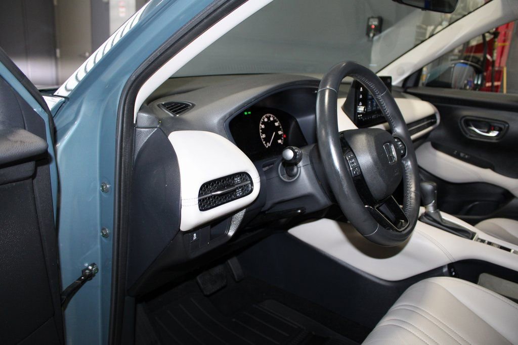 Used 2025 Honda HR-V EX-L image 11