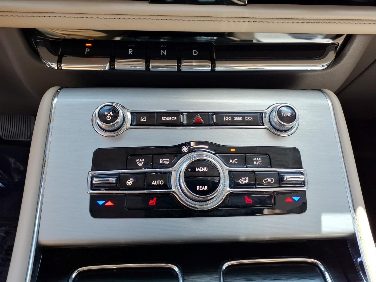 Certified 2024 Lincoln Aviator AWD w/ Premium Package image 9