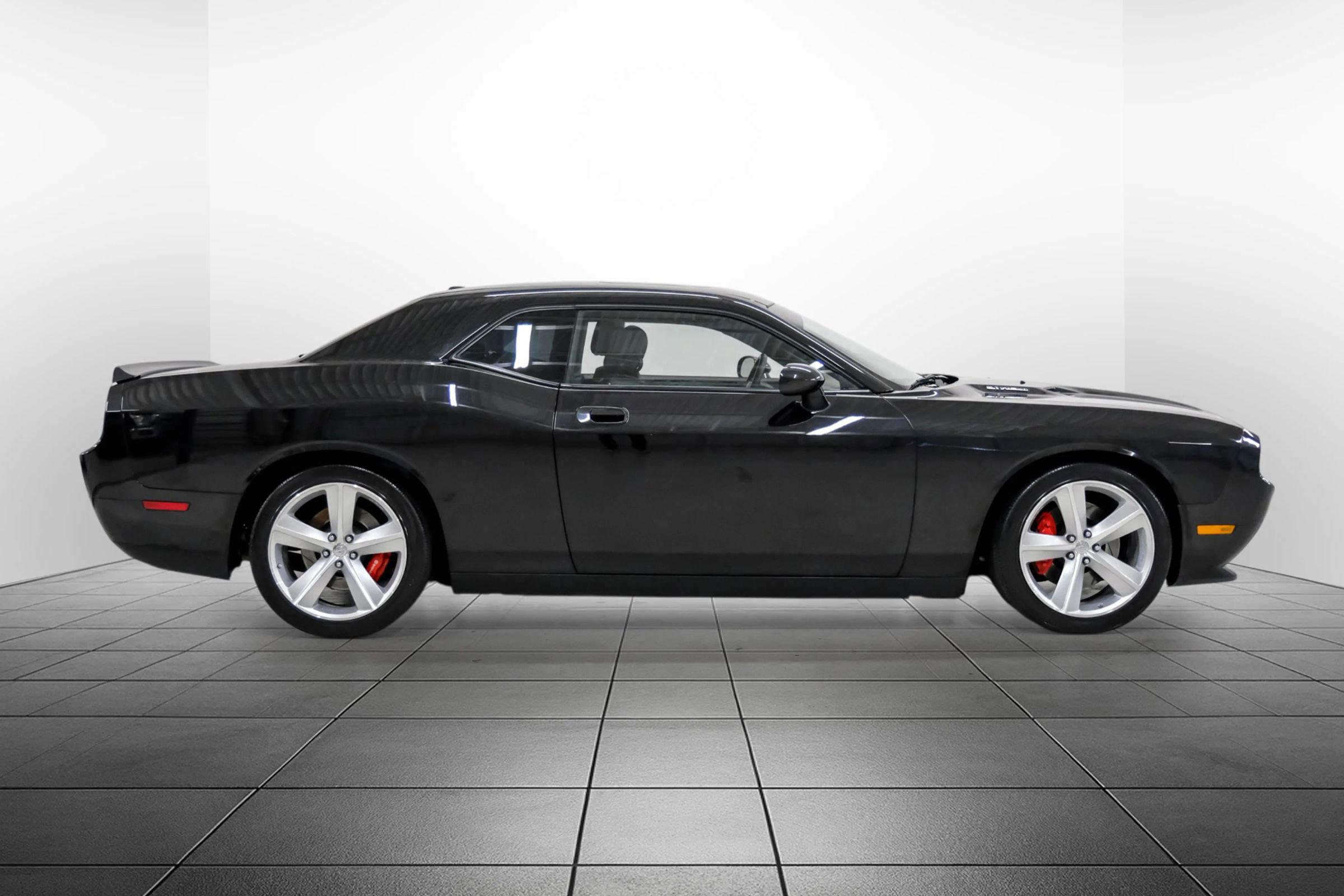 Used 2009 Dodge Challenger SRT8 w/ SRT Option Group II RWD image 7