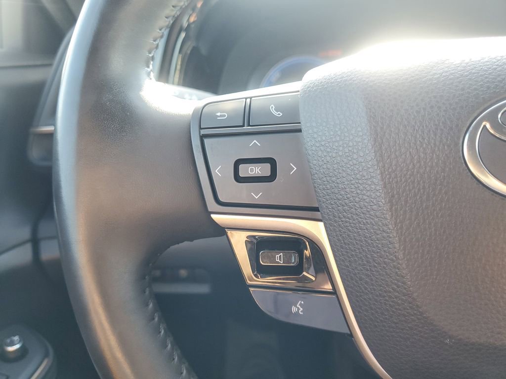 Used 2023 Toyota Crown Limited image 20