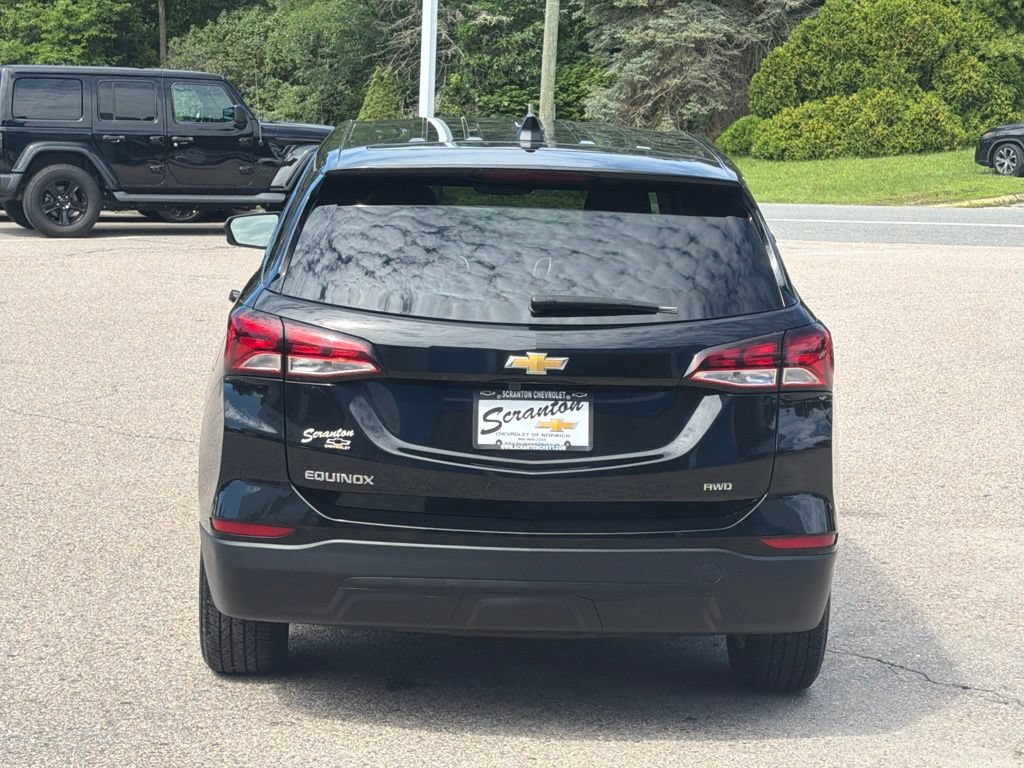 Used 2023 Chevrolet Equinox LS w/ LS Convenience Package AWD/4WD image 4