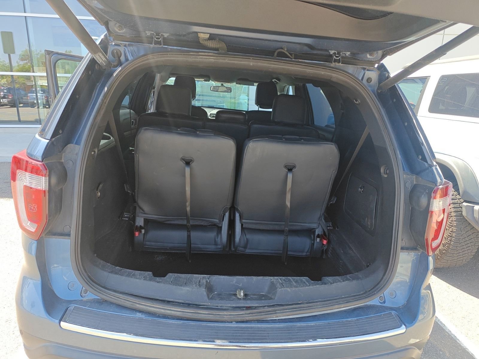 Used 2018 Ford Explorer XLT w/ Equipment Group 202A FWD image 8