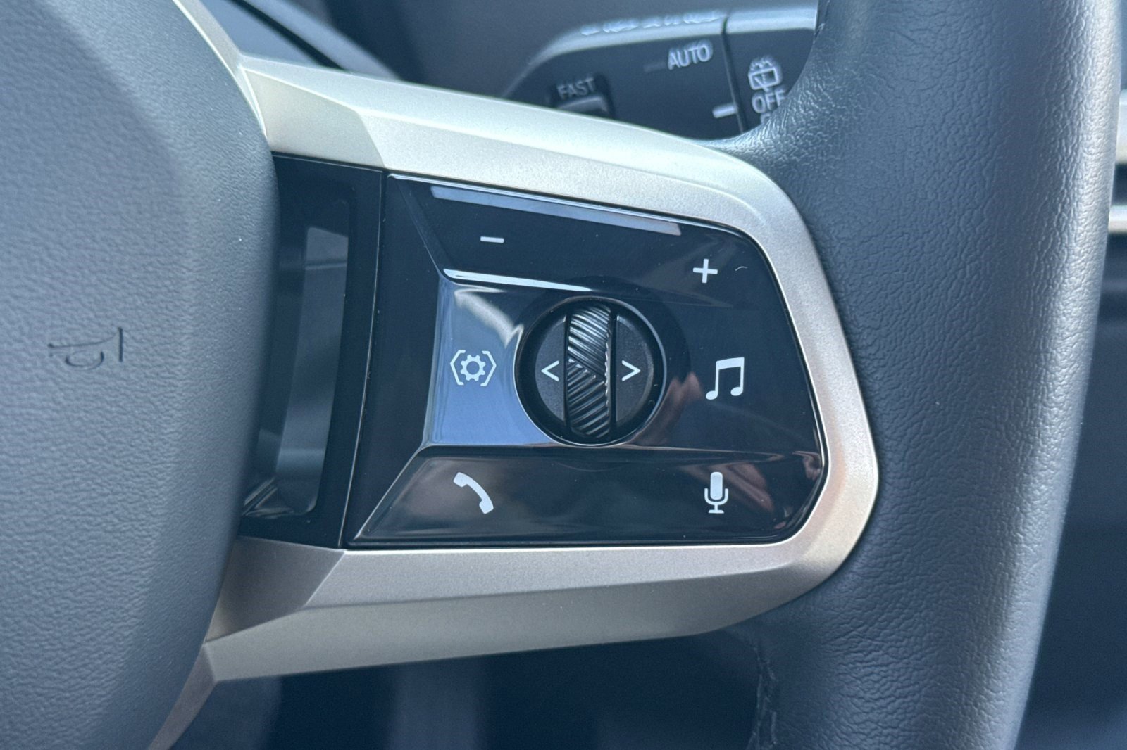 Used 2025 BMW iX xDrive50 w/ Premium Package image 30