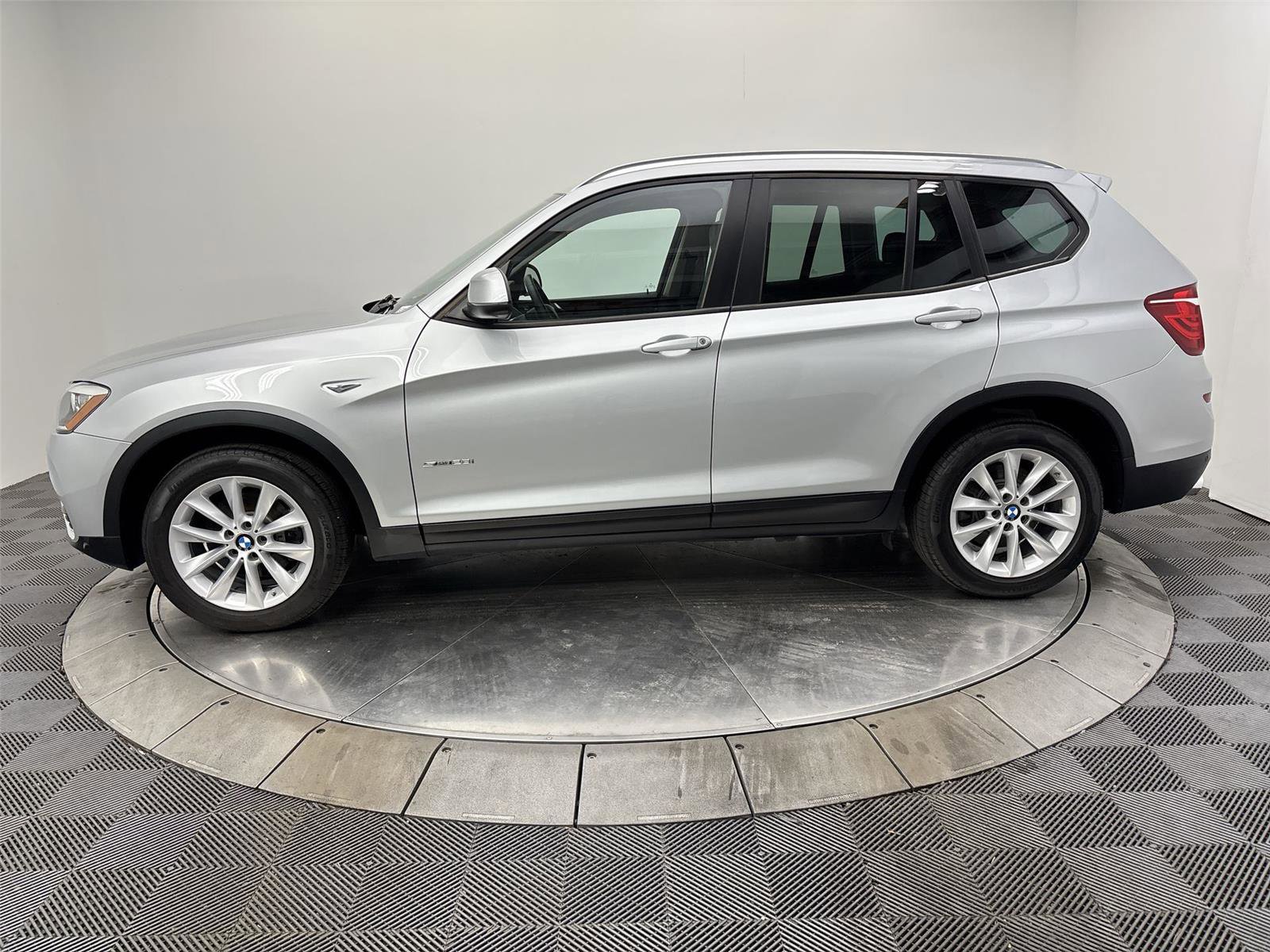 Used 2017 BMW X3 sDrive28i RWD image 16