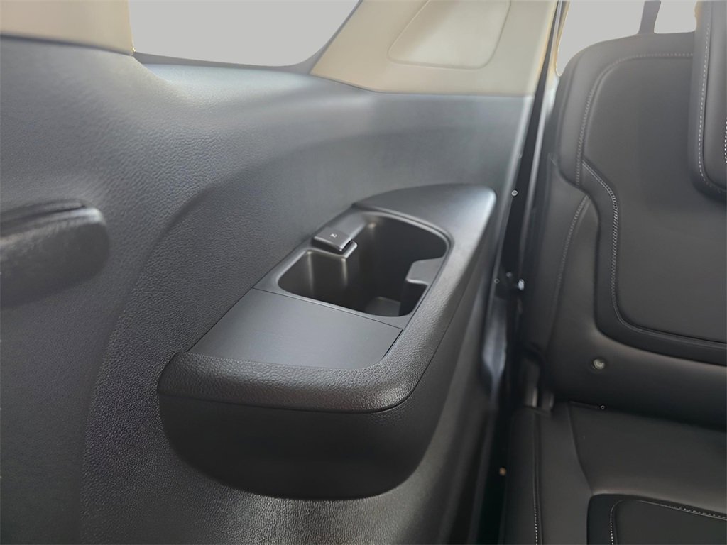 New 2026 Nissan Armada SV image 10