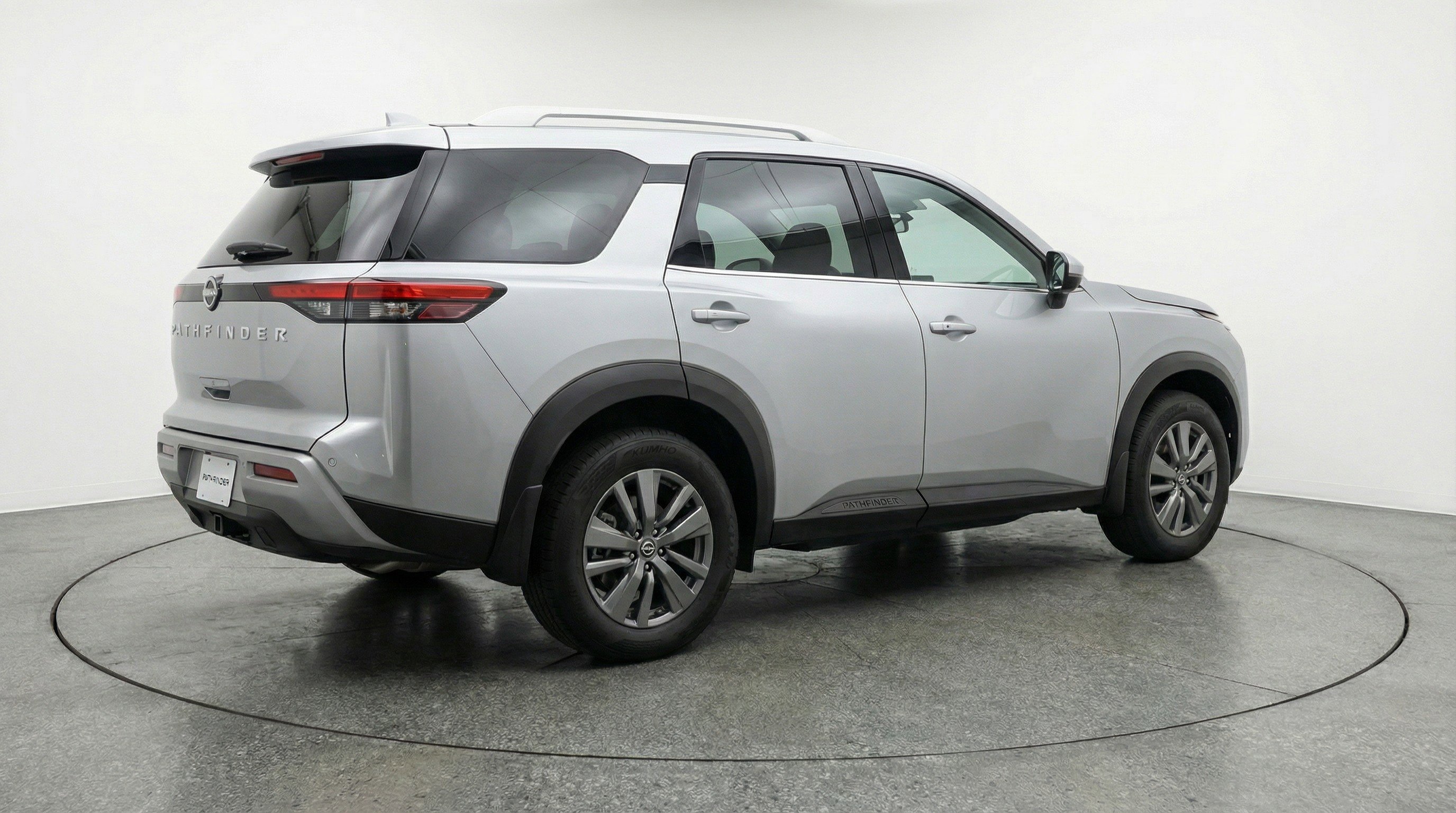 Used 2025 Nissan Pathfinder SV image 9