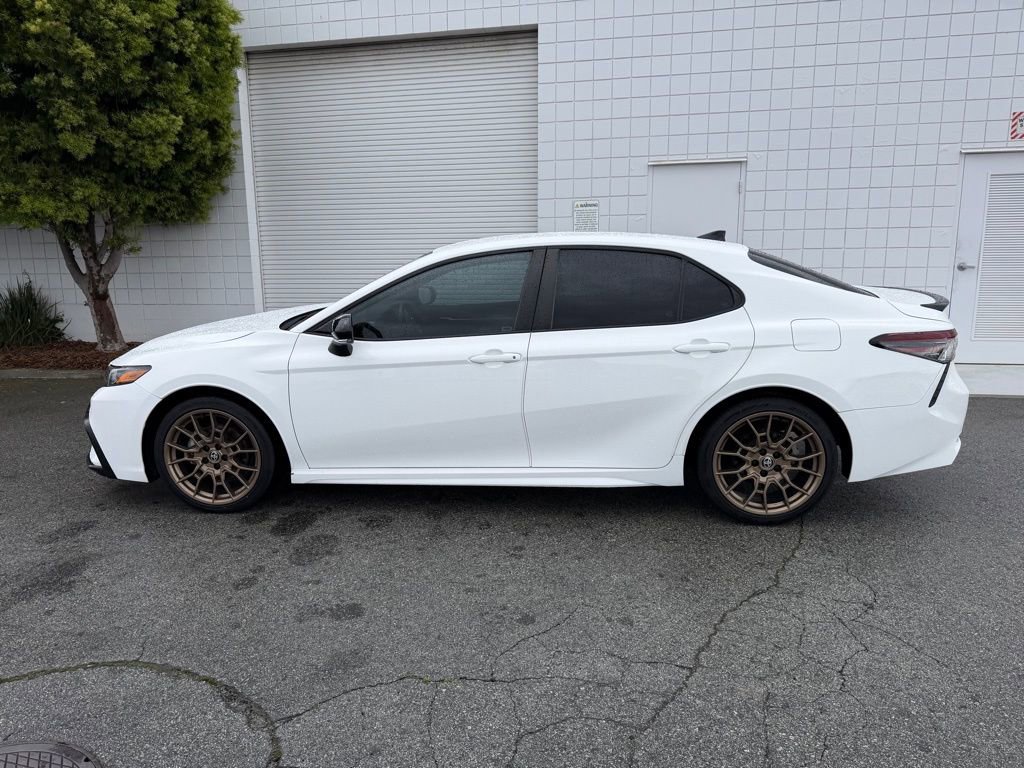 Used 2024 Toyota Camry SE image 3