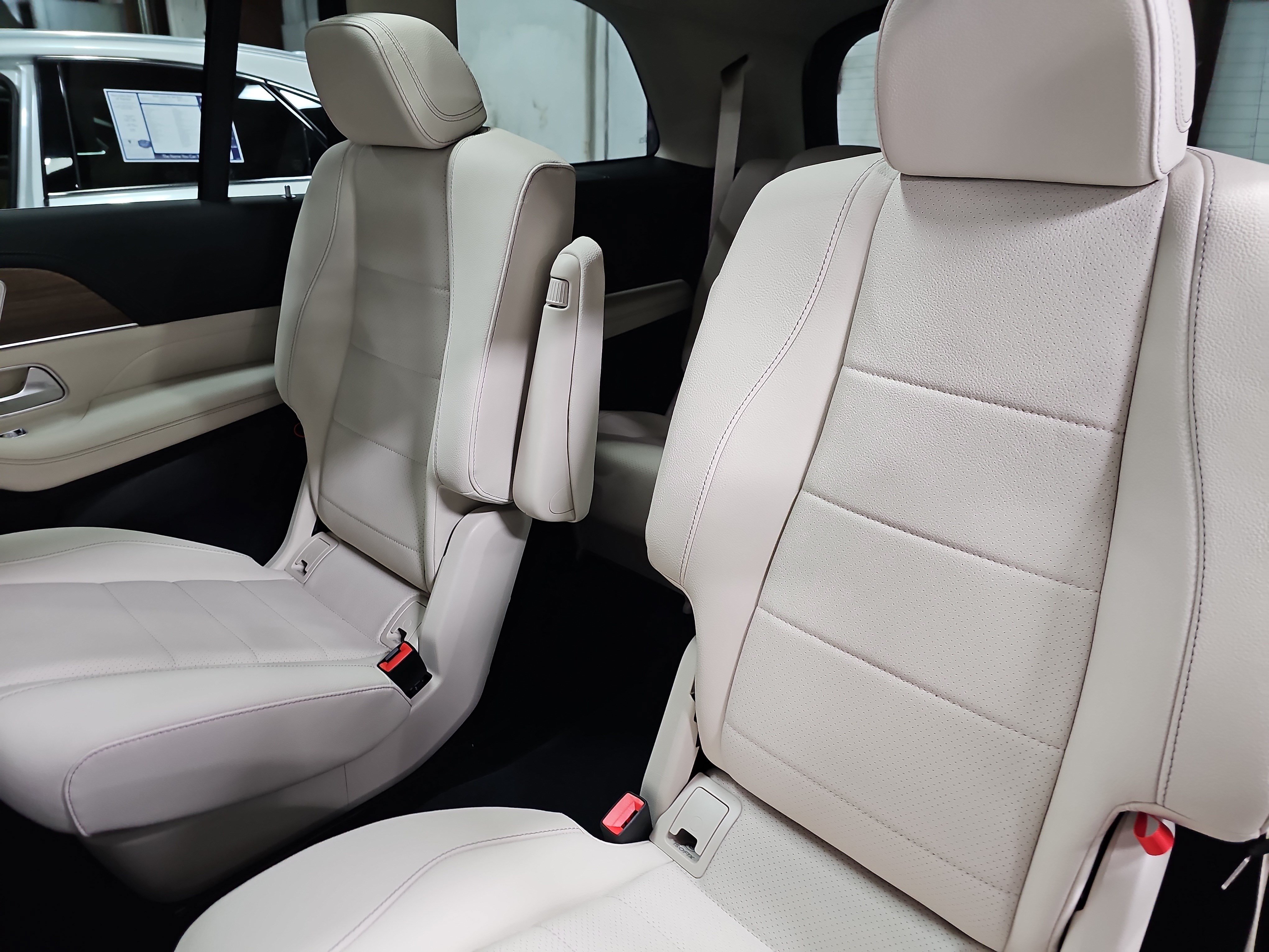 New 2026 Mercedes-Benz GLS 450 4MATIC image 16