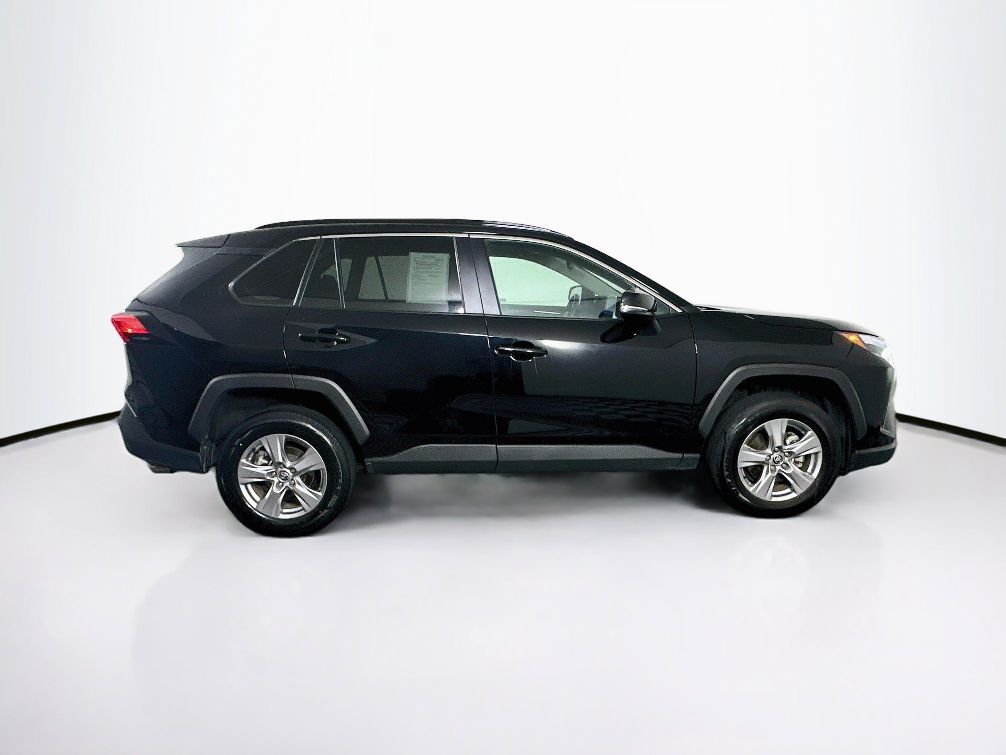 Used 2025 Toyota RAV4 XLE FWD image 10