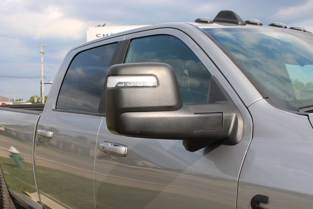 Used 2025 RAM 2500 Laramie AWD/4WD image 2