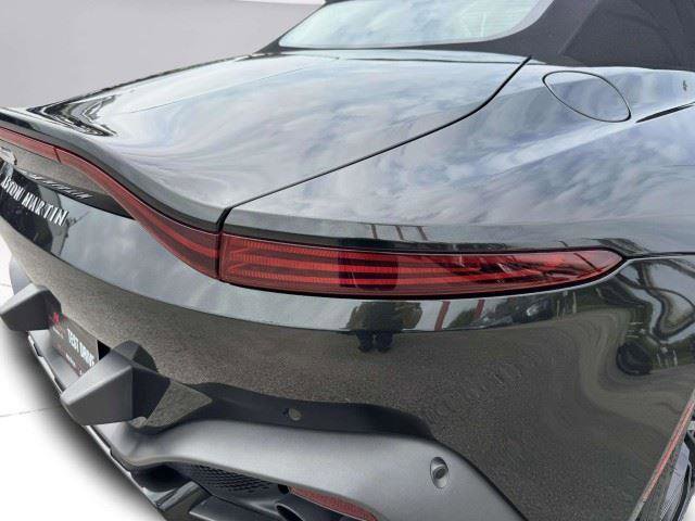 Used 2022 Aston Martin V8 Vantage Roadster RWD image 17