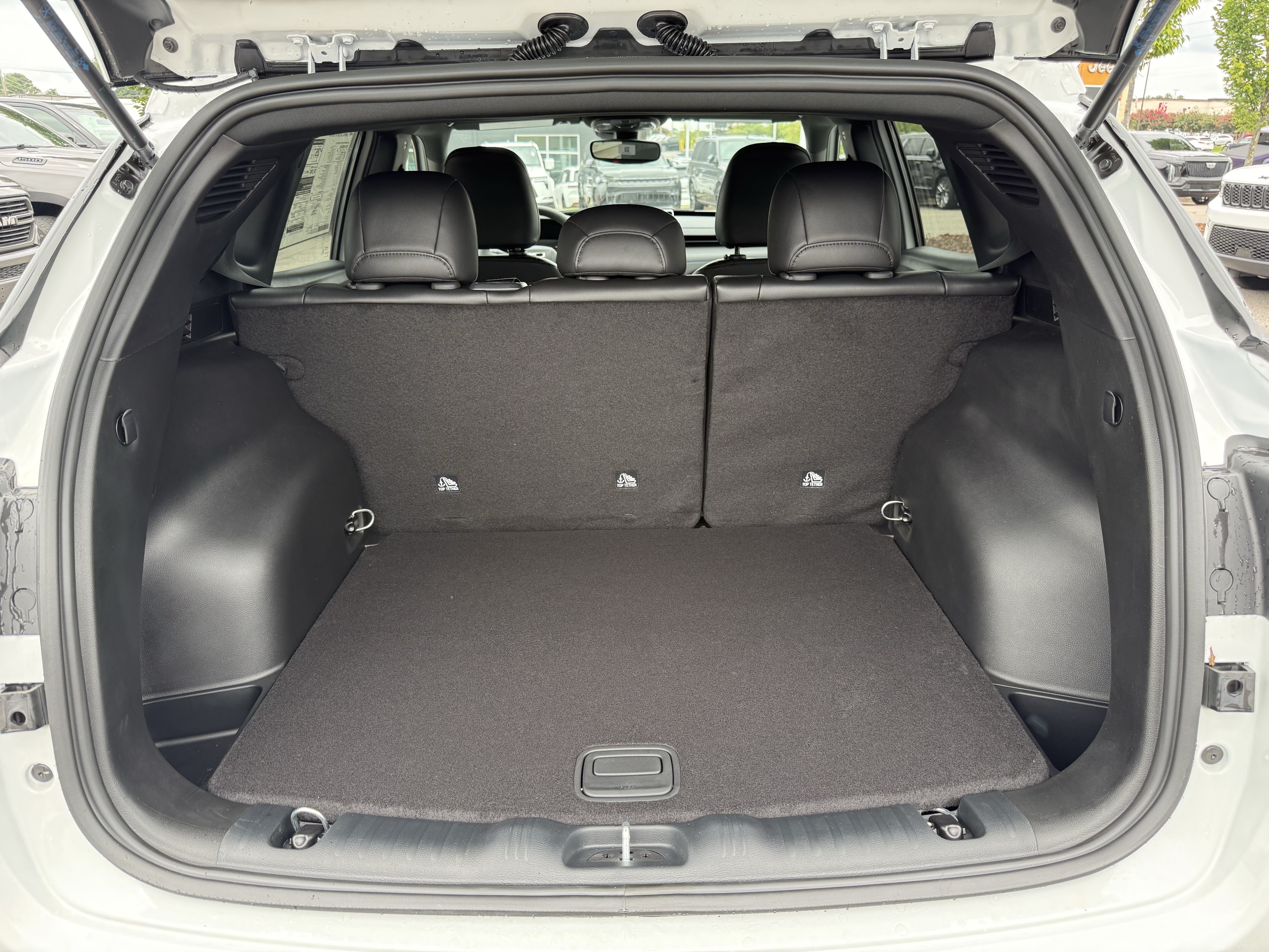New 2026 Jeep Compass Latitude AWD/4WD image 32