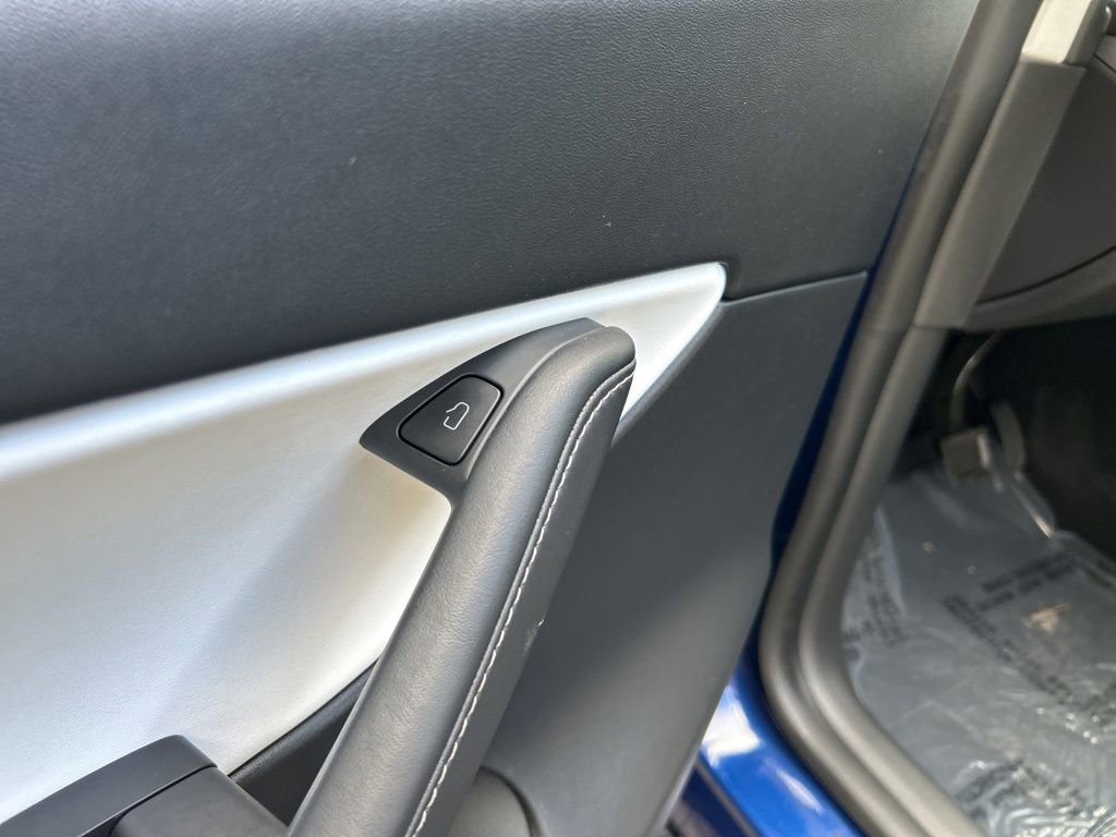 Used 2022 Tesla Model Y Long Range image 39