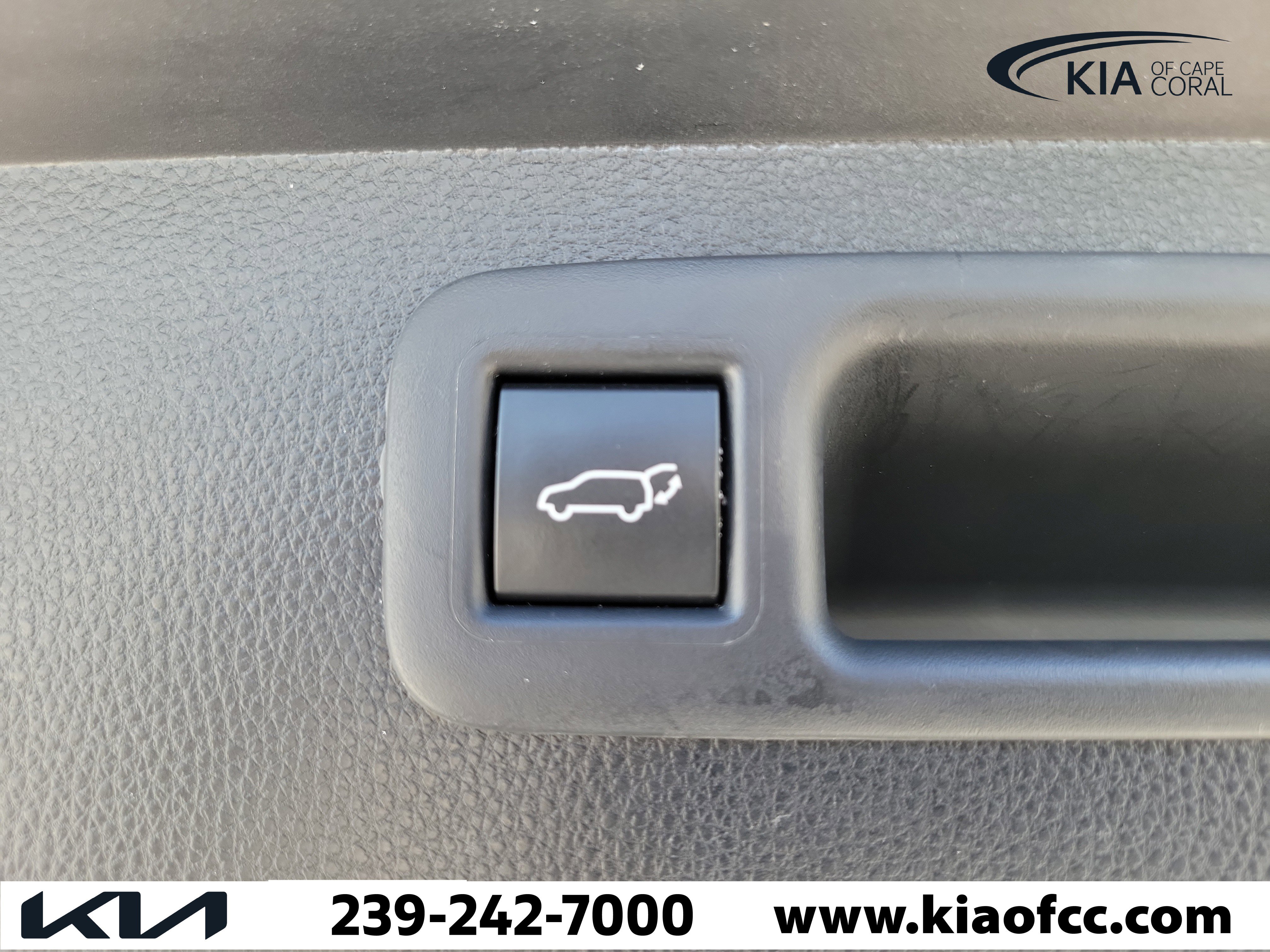 Used 2022 Toyota Highlander XLE FWD image 11