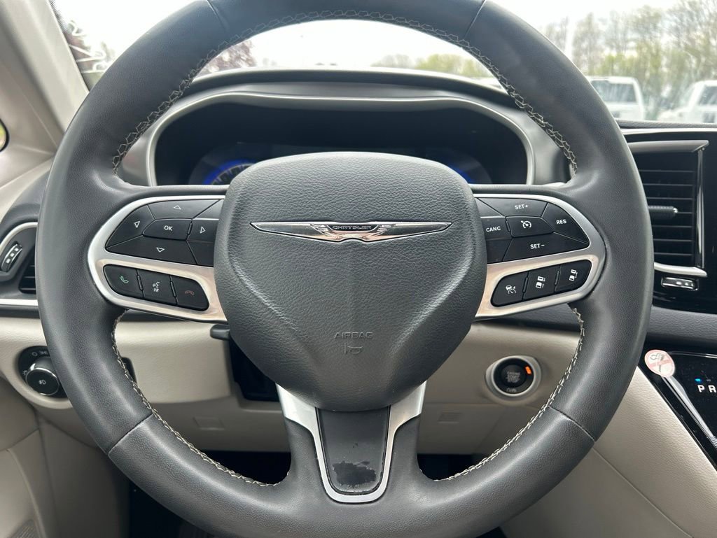 Certified 2023 Chrysler Pacifica Touring-L FWD image 12