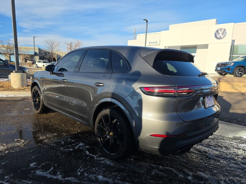 Used 2023 Porsche Cayenne Platinum Edition image 3