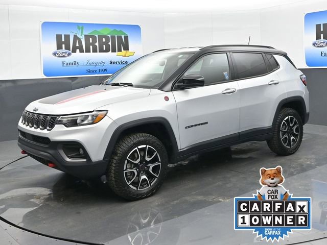 Used 2025 Jeep Compass Trailhawk image 1