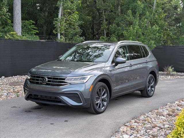 Used 2023 Volkswagen Tiguan SE w/ Panoramic Sunroof Package