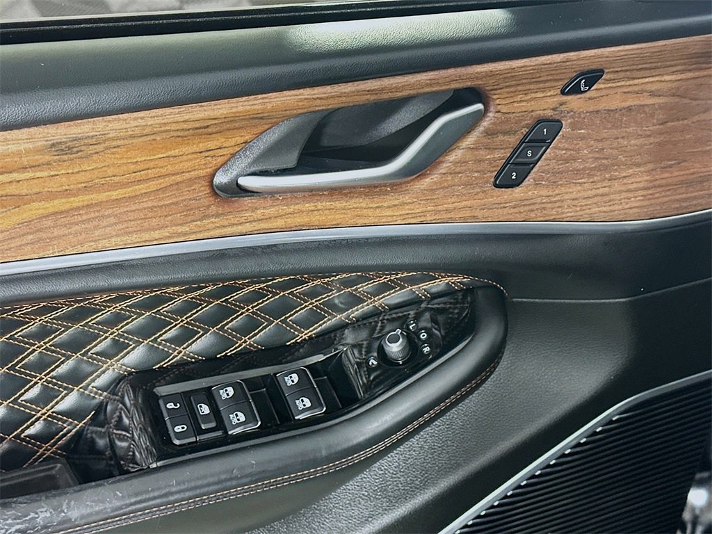 Used 2023 Jeep Grand Cherokee Summit image 24