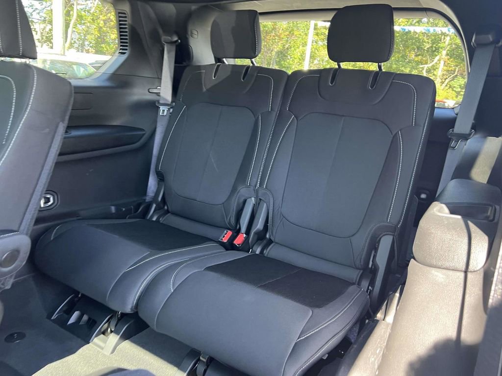 Used 2025 Jeep Grand Cherokee L Laredo image 16