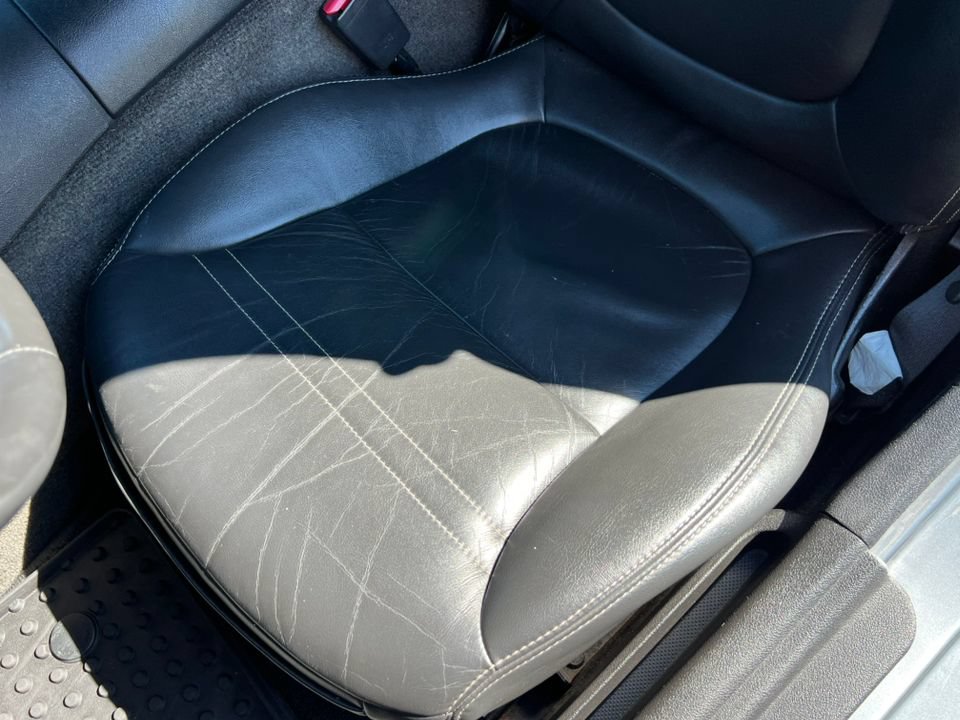 Used 2006 Pontiac Solstice Convertible w/ Premium Package RWD image 9