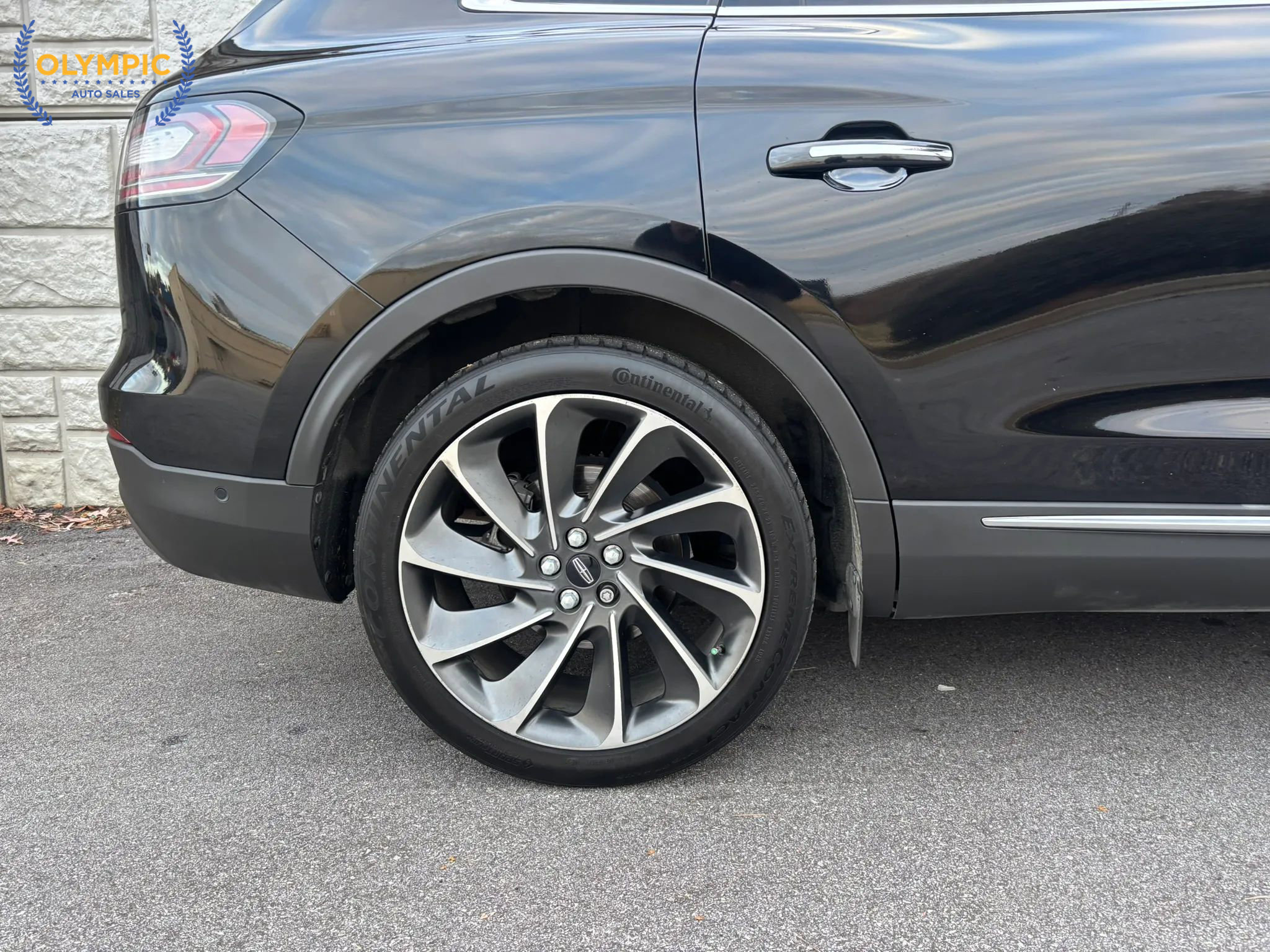 Used 2019 Lincoln Nautilus Reserve image 12