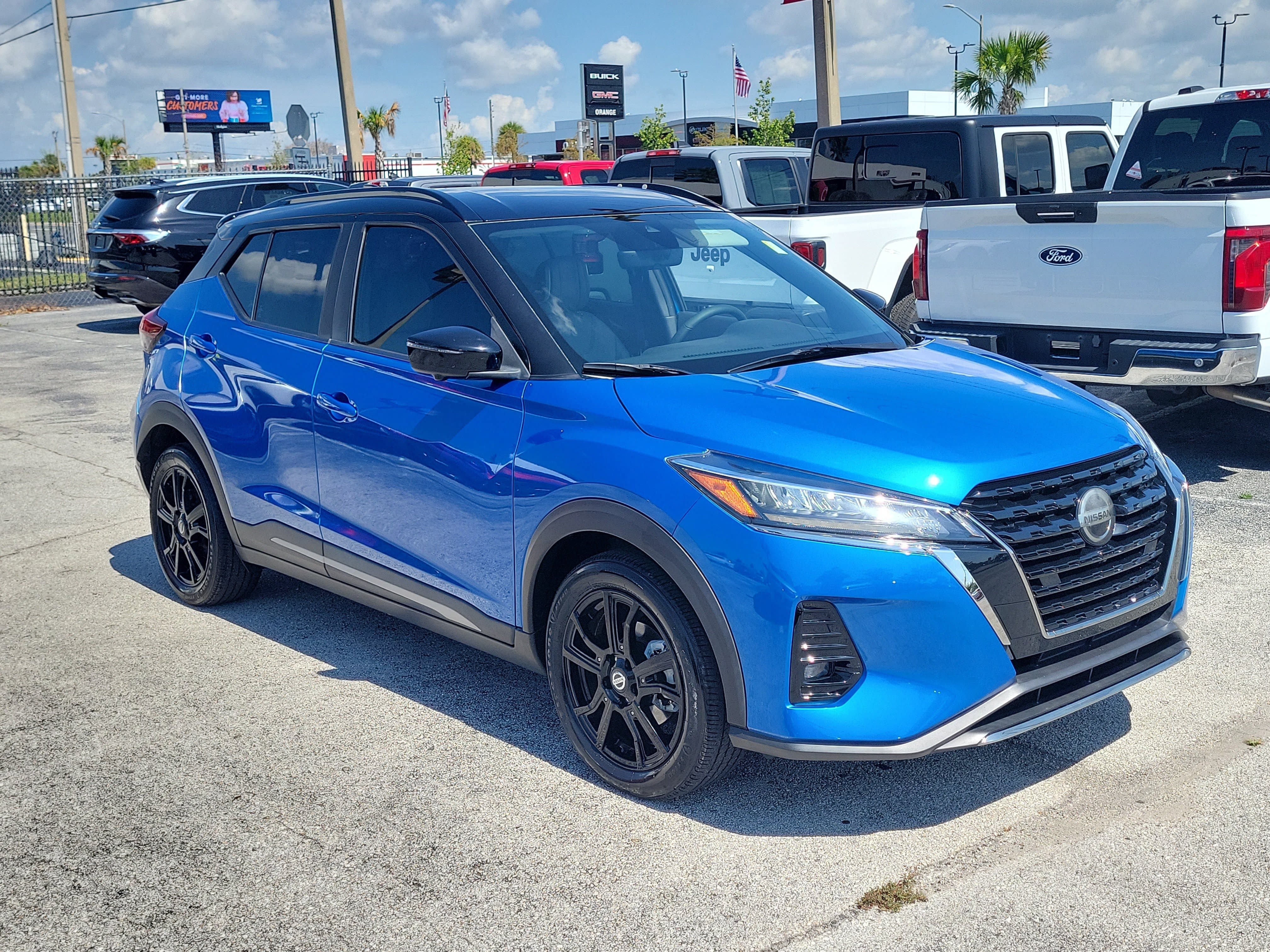 Certified 2021 Nissan Kicks SR w/ SR Premium Package FWD image 3