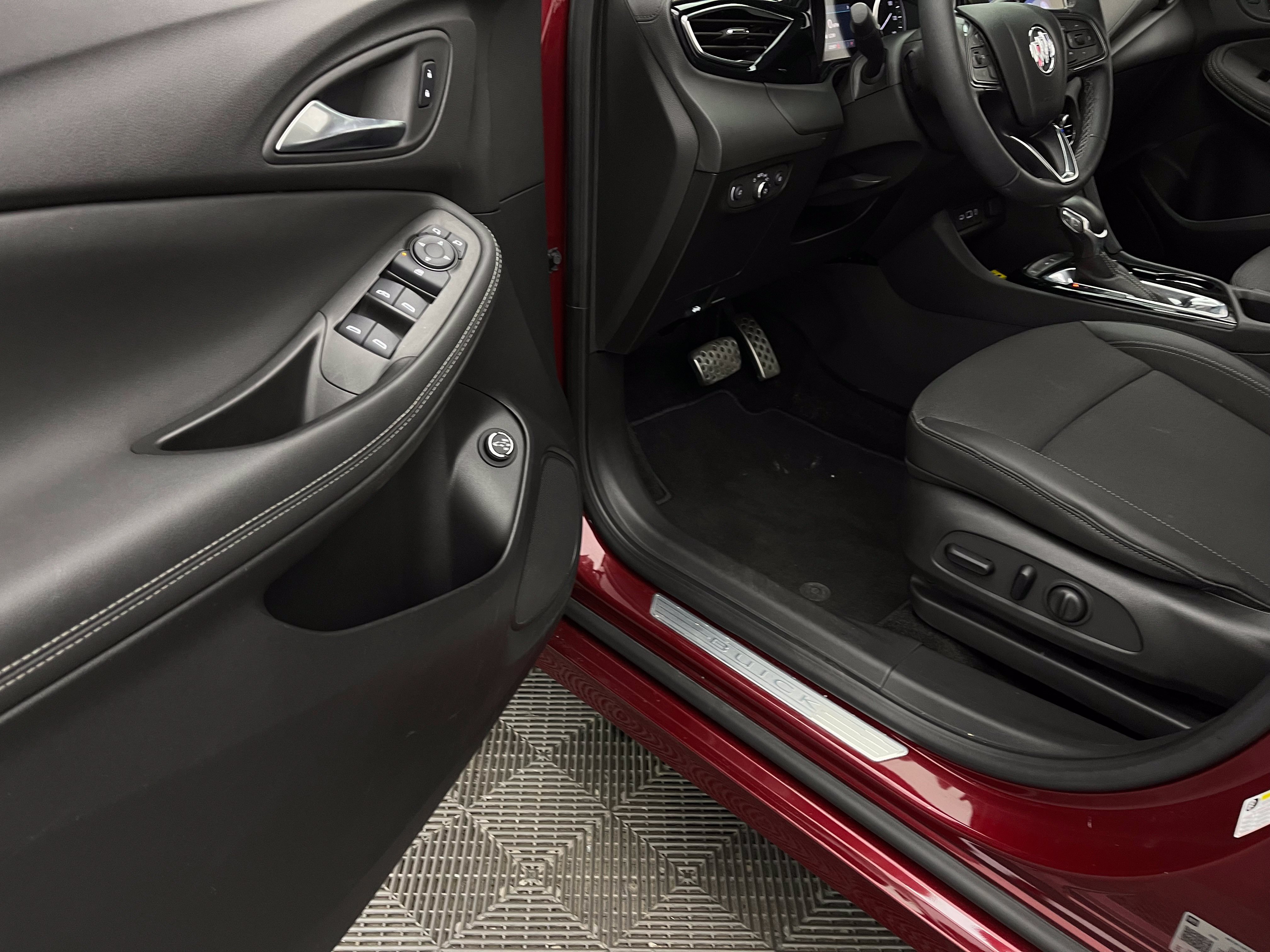 Used 2023 Buick Encore GX Select w/ Sport Touring Package FWD image 15