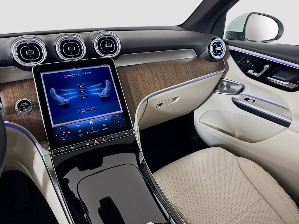 Used 2025 Mercedes-Benz GLC 300 GLC 300 image 25