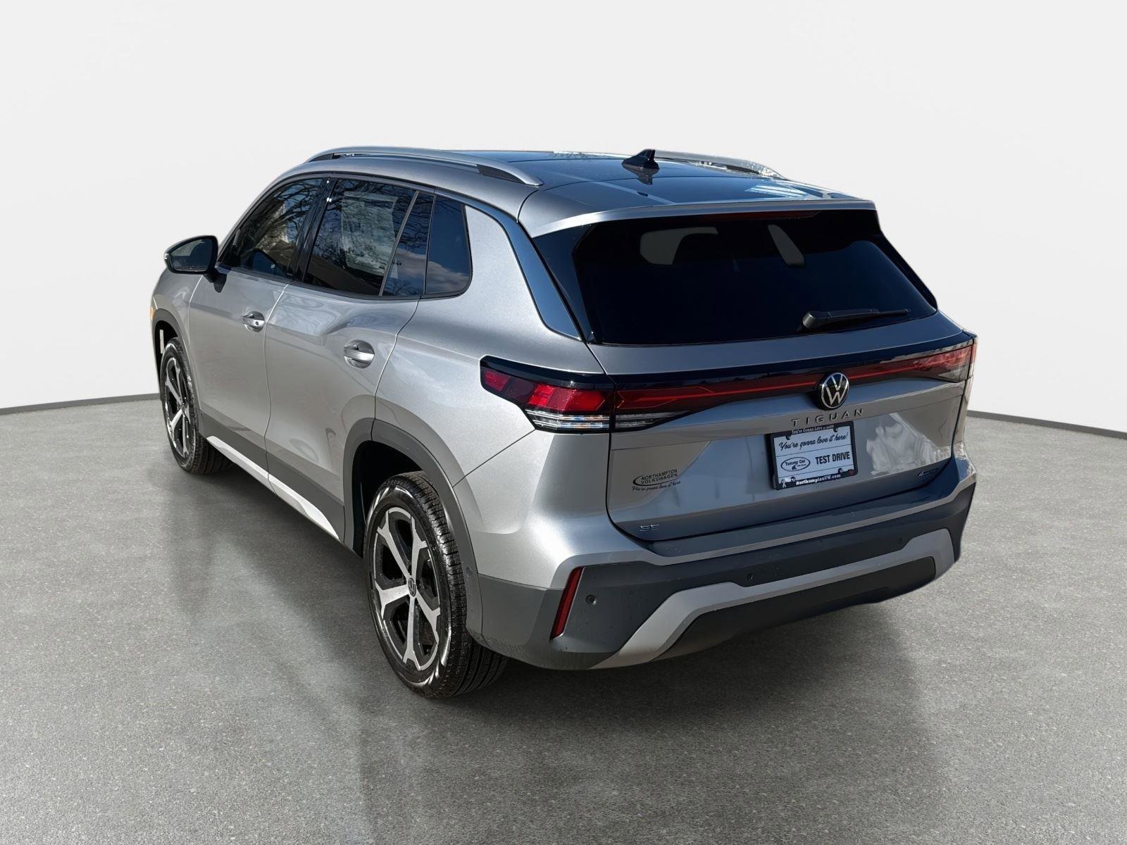 New 2026 Volkswagen Tiguan SE image 7