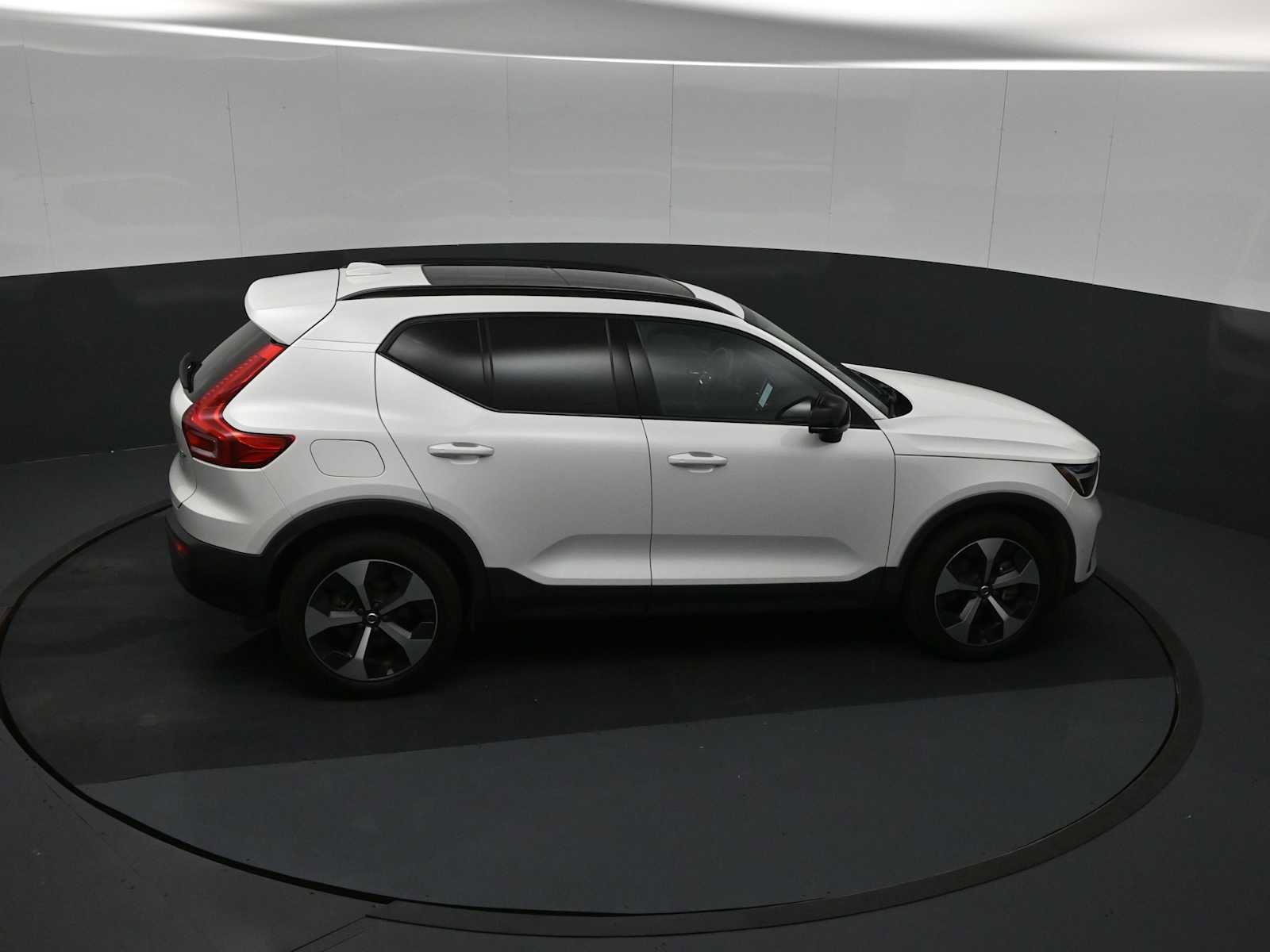 Used 2023 Volvo XC40 B4 Ultimate FWD image 26