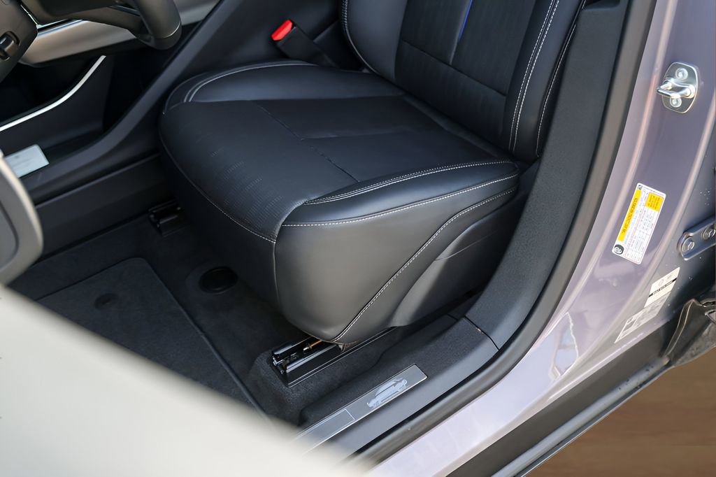 Certified 2024 Cadillac Lyriq Sport image 8