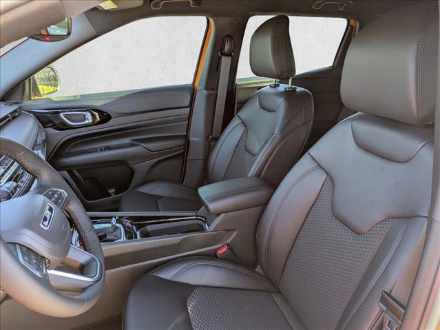 New 2026 Jeep Compass Latitude image 13