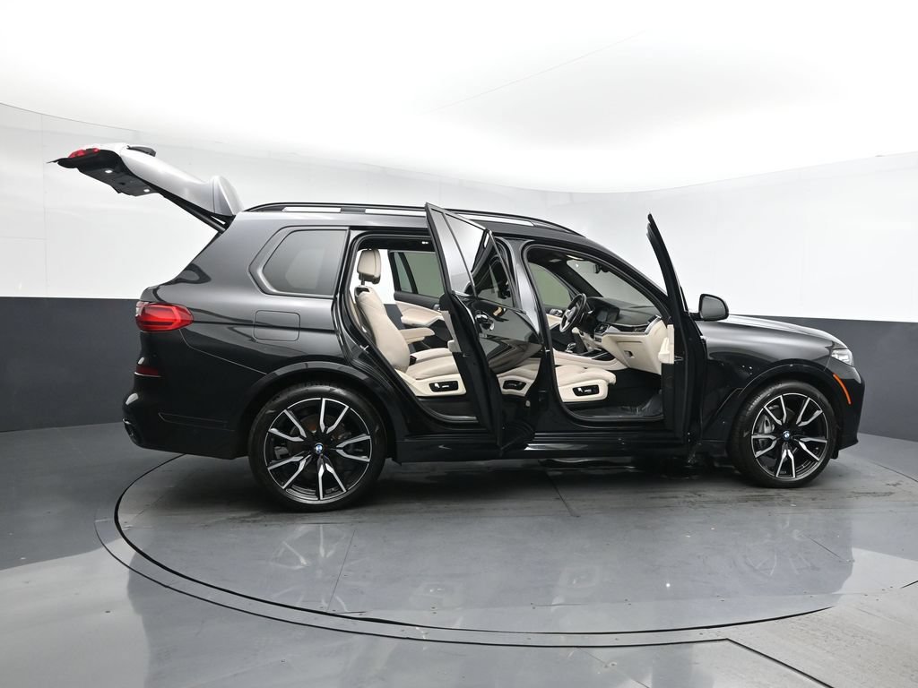 Used 2022 BMW X7 xDrive40i w/ M Sport Package AWD/4WD image 25
