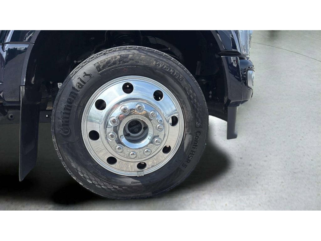 Used 2024 Ford F450 Platinum w/ FX4 Off-Road Package image 32
