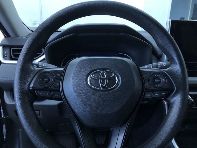 Used 2025 Toyota RAV4 XLE image 25