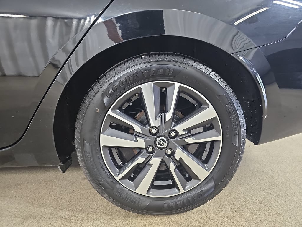 Used 2021 Nissan Versa SV FWD image 37