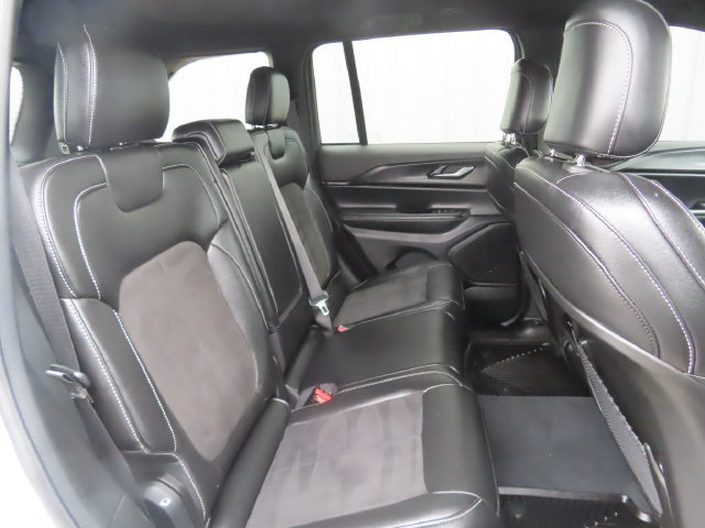 Used 2023 Jeep Grand Cherokee Altitude AWD/4WD image 28