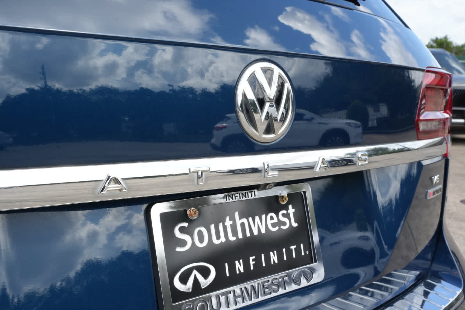 Used 2018 Volkswagen Atlas SEL Premium AWD/4WD image 17