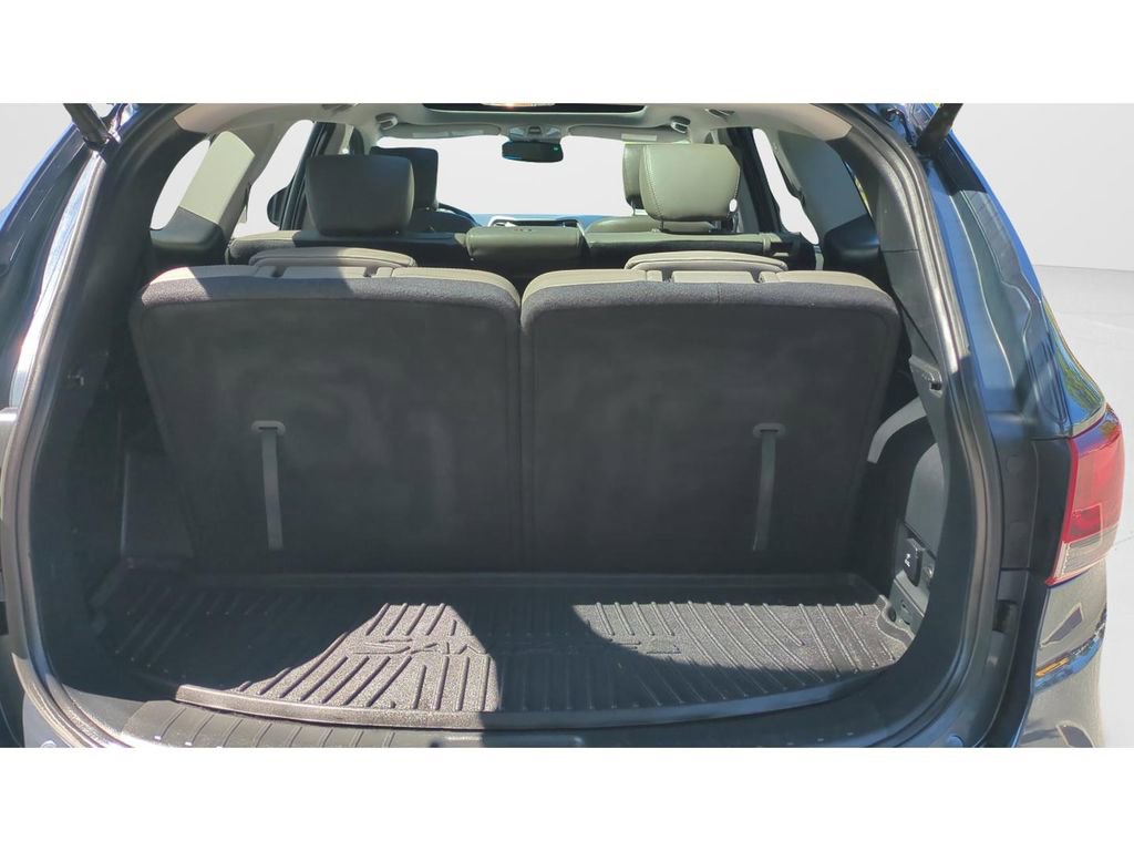 Used 2017 Hyundai Santa Fe AWD image 11