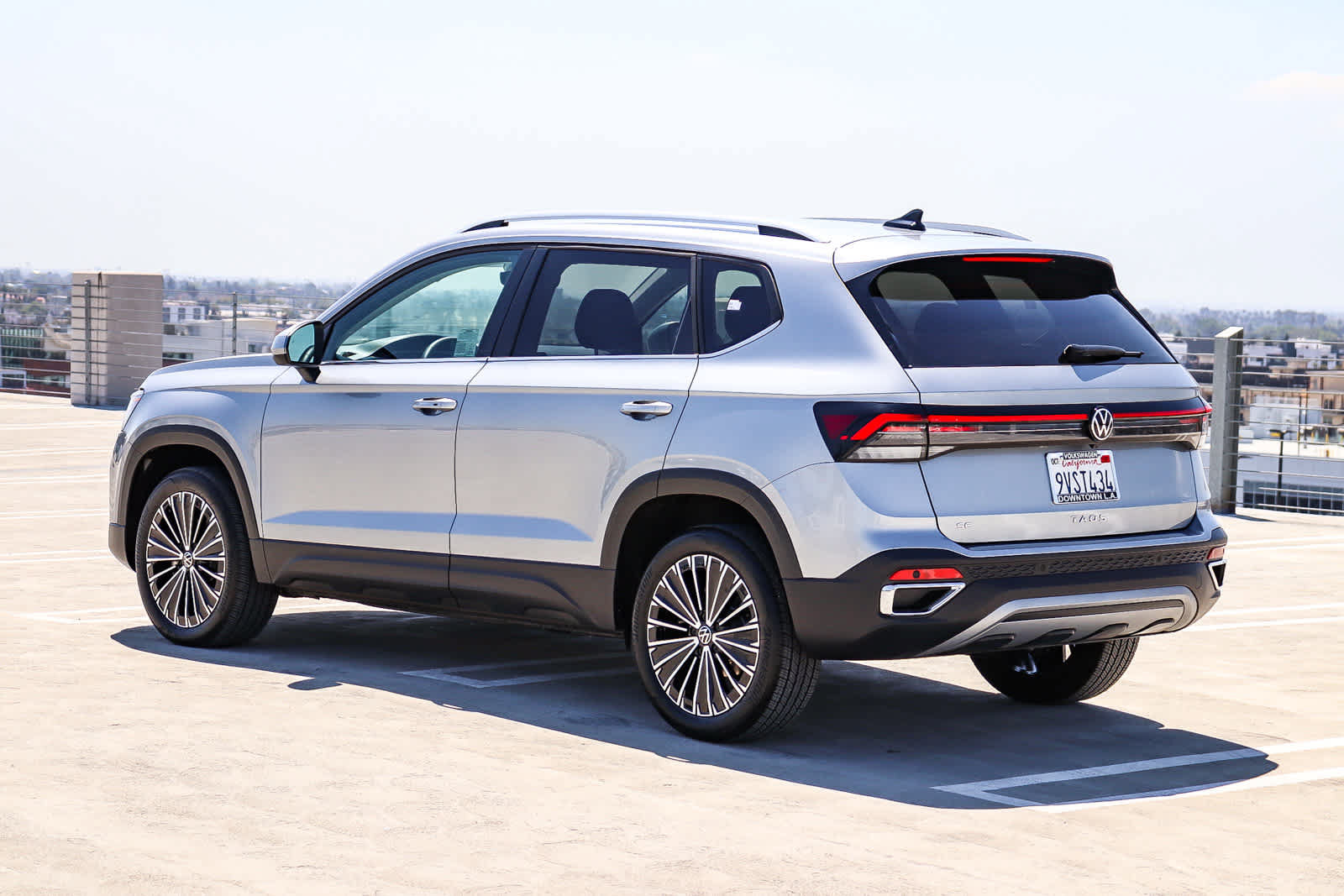 New 2025 Volkswagen Taos SE FWD image 6