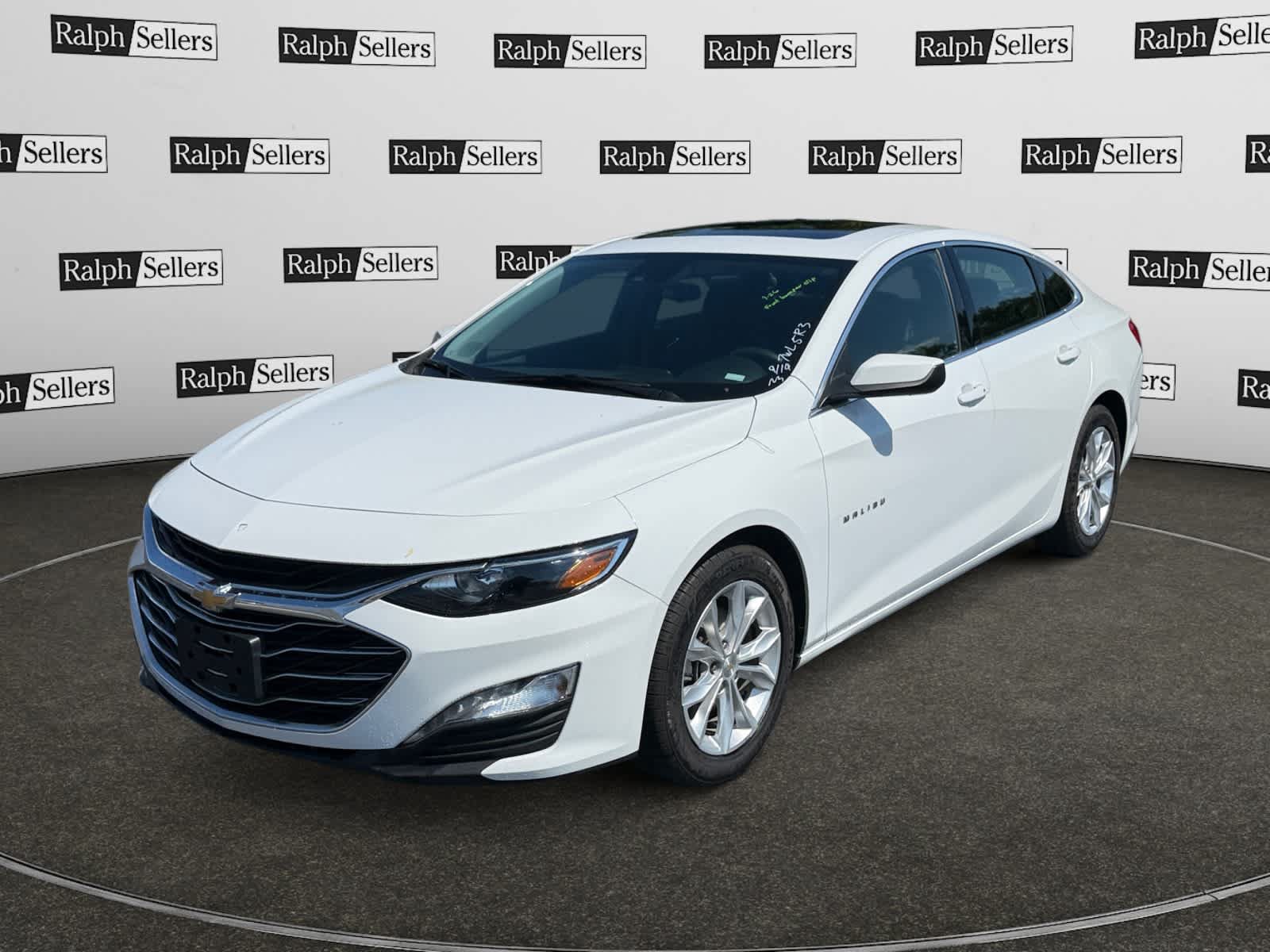 Used 2024 Chevrolet Malibu LT FWD image 2