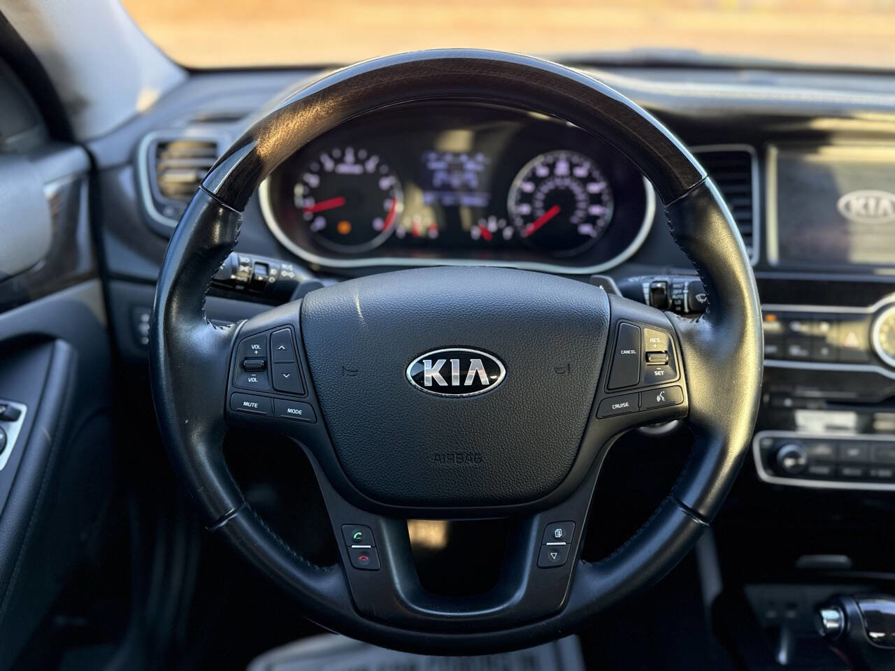 Used 2014 Kia Cadenza Premium image 15