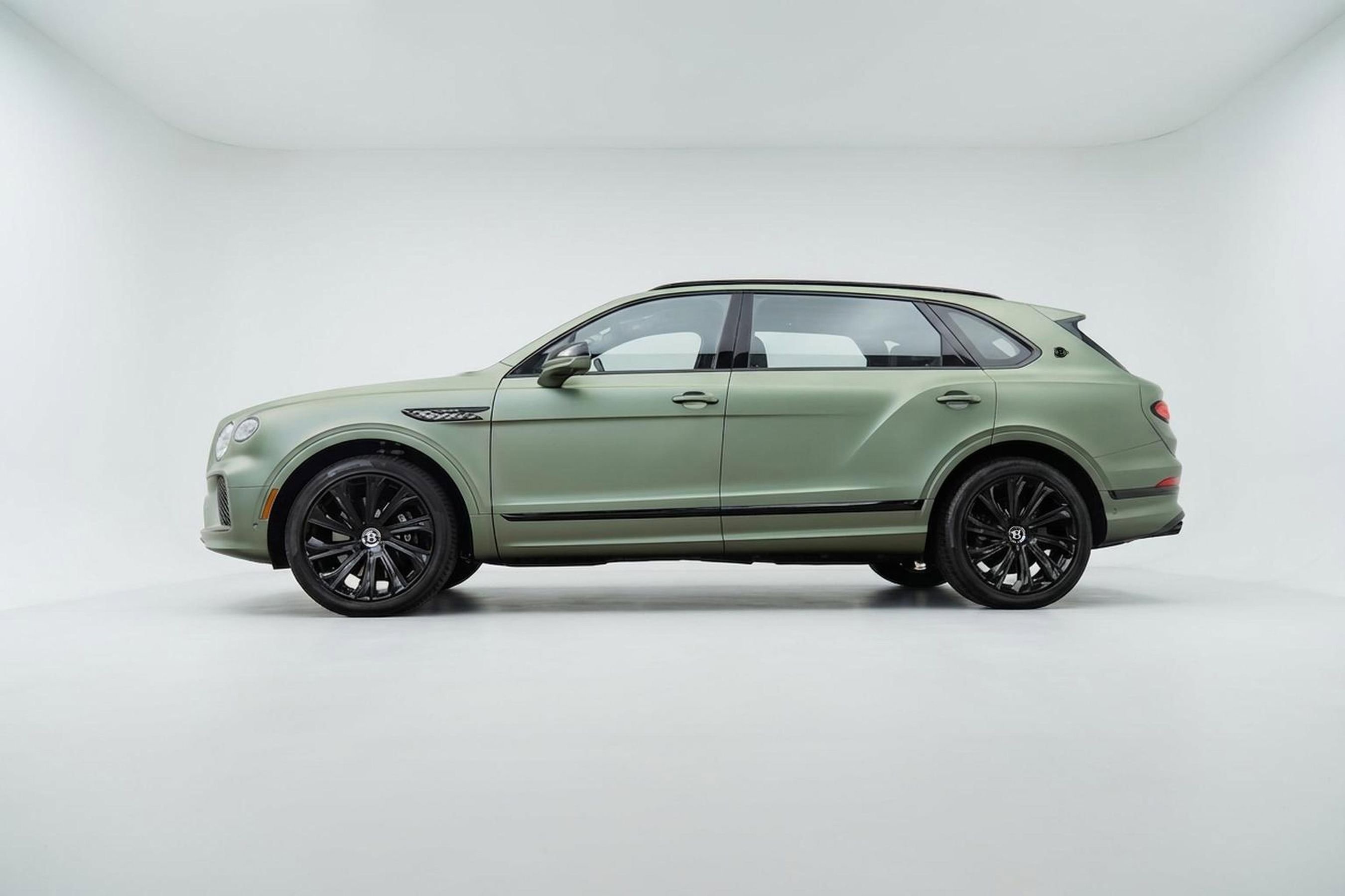 Used 2025 Bentley Bentayga Extended Wheelbase AWD/4WD image 17