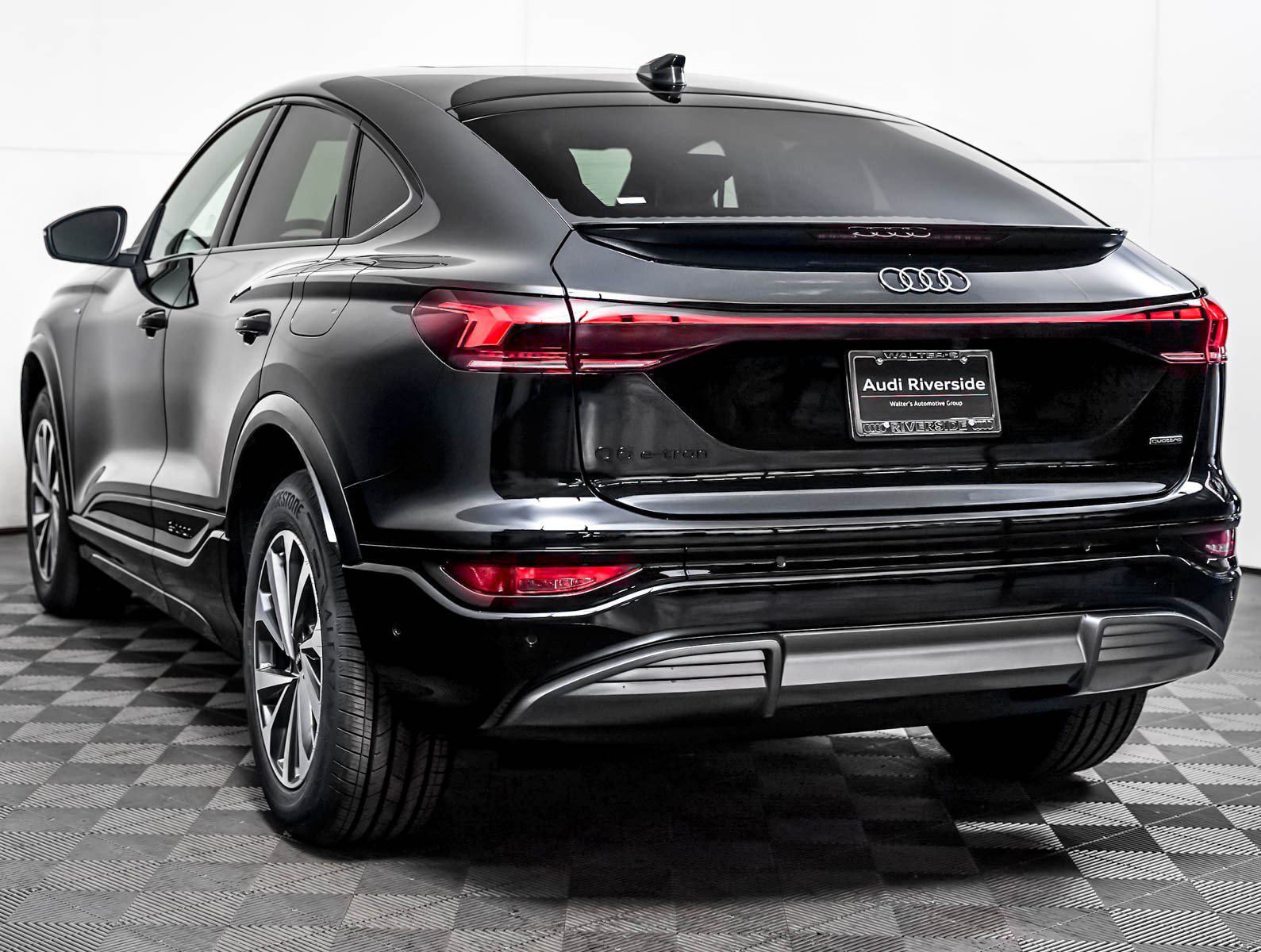 New 2027 Audi SQ6 e-tron Premium AWD/4WD image 2