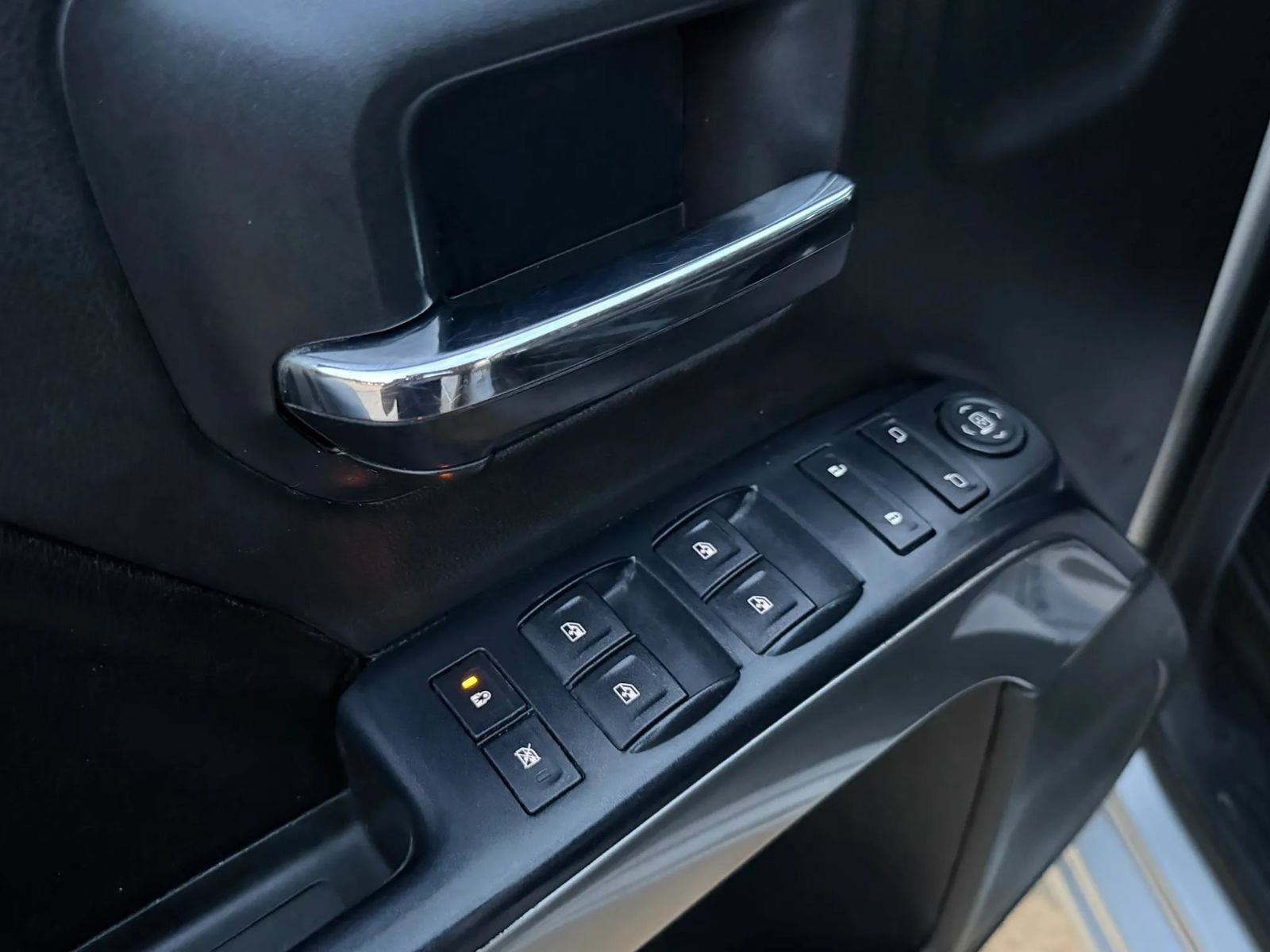 Used 2017 Chevrolet Silverado 1500 LT w/ All Star Edition AWD/4WD image 30